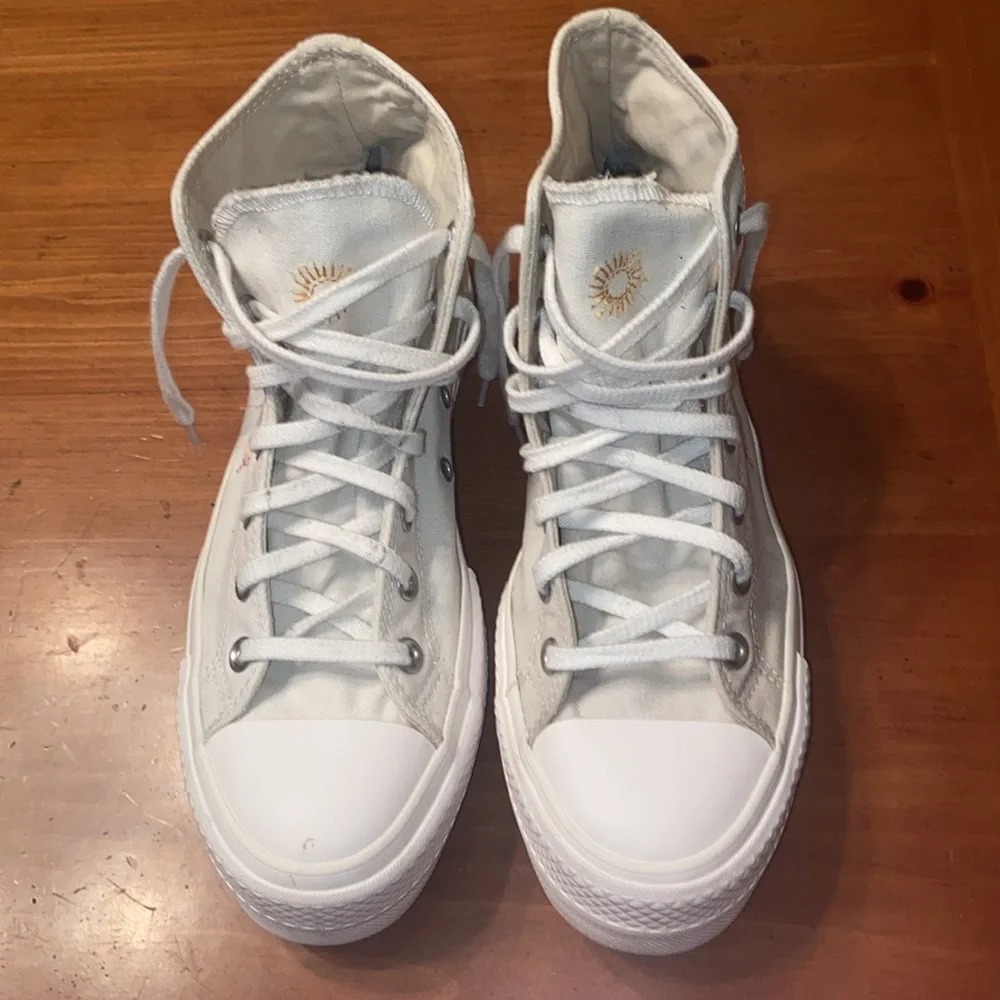 Chuck Taylor All Star Lift Platform It's Okay To Wander size 8.5 women